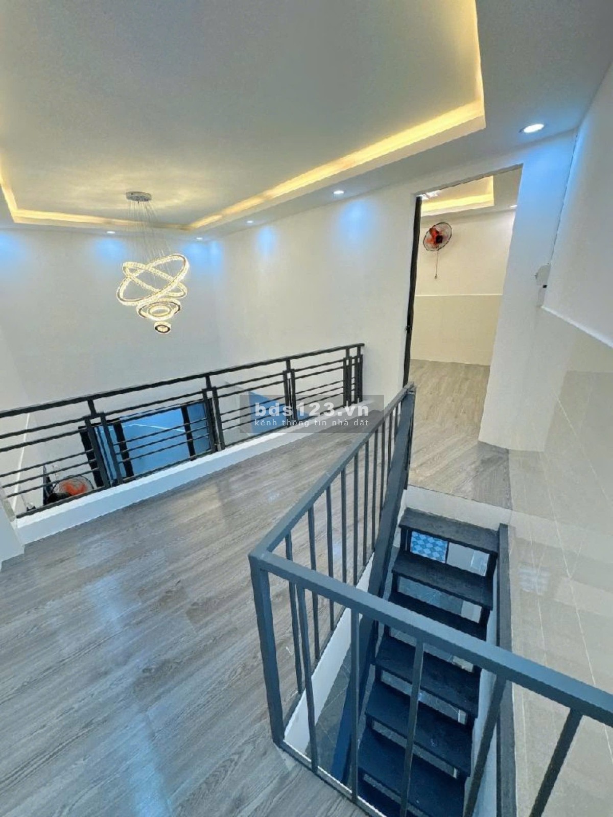 BÁN NHÀ HUỲNH TẤN PHÁT, QUẬN 7, GIÁP QUẬN 4, 42M2, 50M MẶT TIỀN, 3 TẦNG, 3.x TỶ