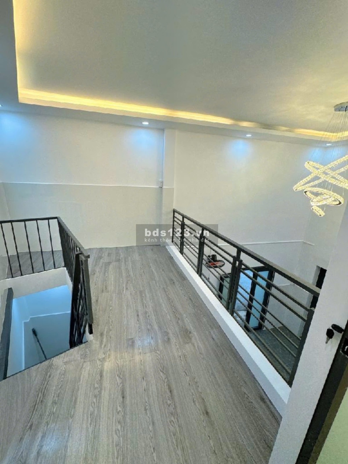 BÁN NHÀ HUỲNH TẤN PHÁT, QUẬN 7, GIÁP QUẬN 4, 42M2, 50M MẶT TIỀN, 3 TẦNG, 3.x TỶ