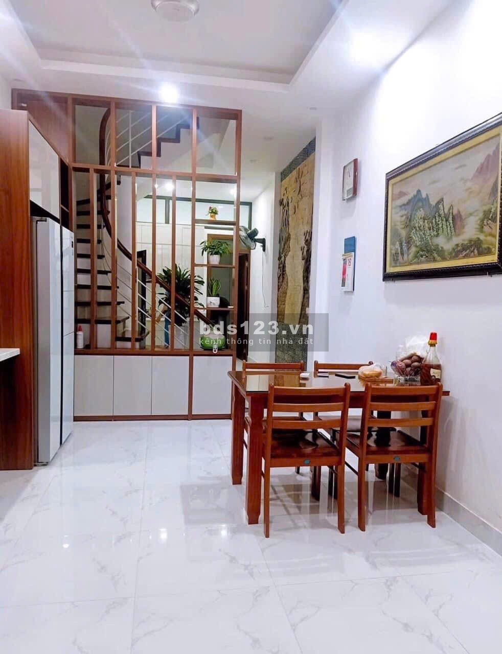 Nhà Đẹp, Phố Nguyễn Trãi, Thanh Xuân 50m2 x 4 Tầng, Chỉ 6.8 Tỷ, Ngõ Rộng 2M Gần Phố.