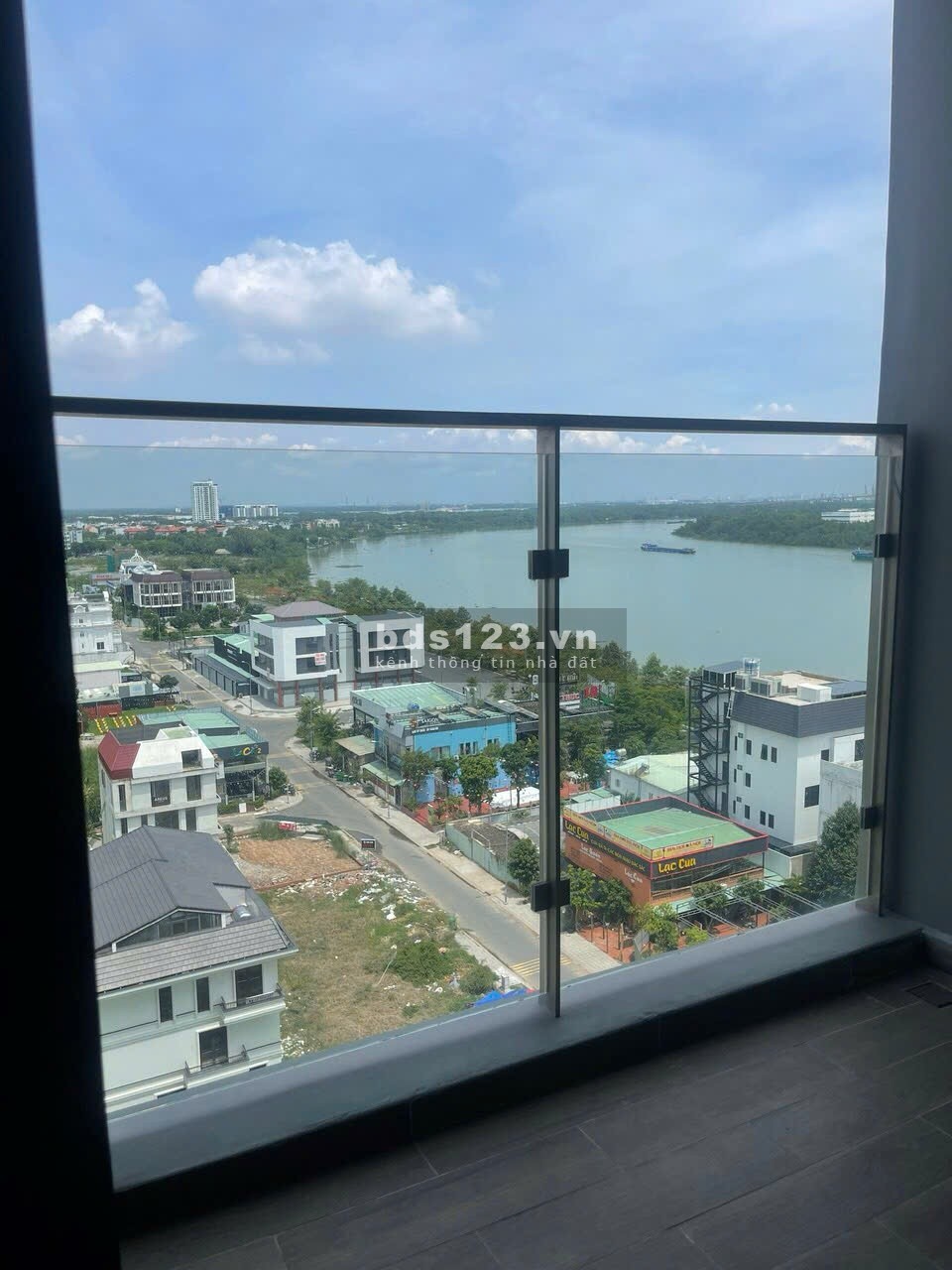 Chủ gửi cho thuê căn hộ 2 phòng ngủ cao cấp, hướng Đông Nam thoáng mát tại One Verandah Quận 2