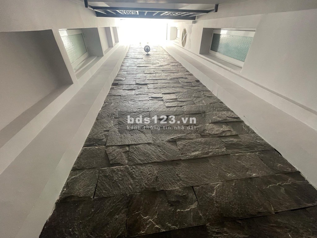 Bán nhà 4 TẦNG - MẶT TIỀN gần đường LÊ VĂN THỊNH, P. Cát Lái, Quận 2 giá 6,2 tỷ TL.