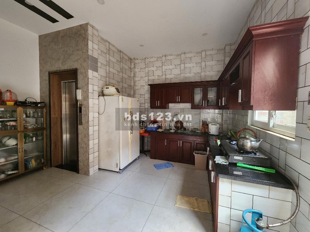 Chính chủ bán nhà mặt tiền kinh doanh giá chỉ 10tỷ500 tại Phong Phú, Bình Chánh
