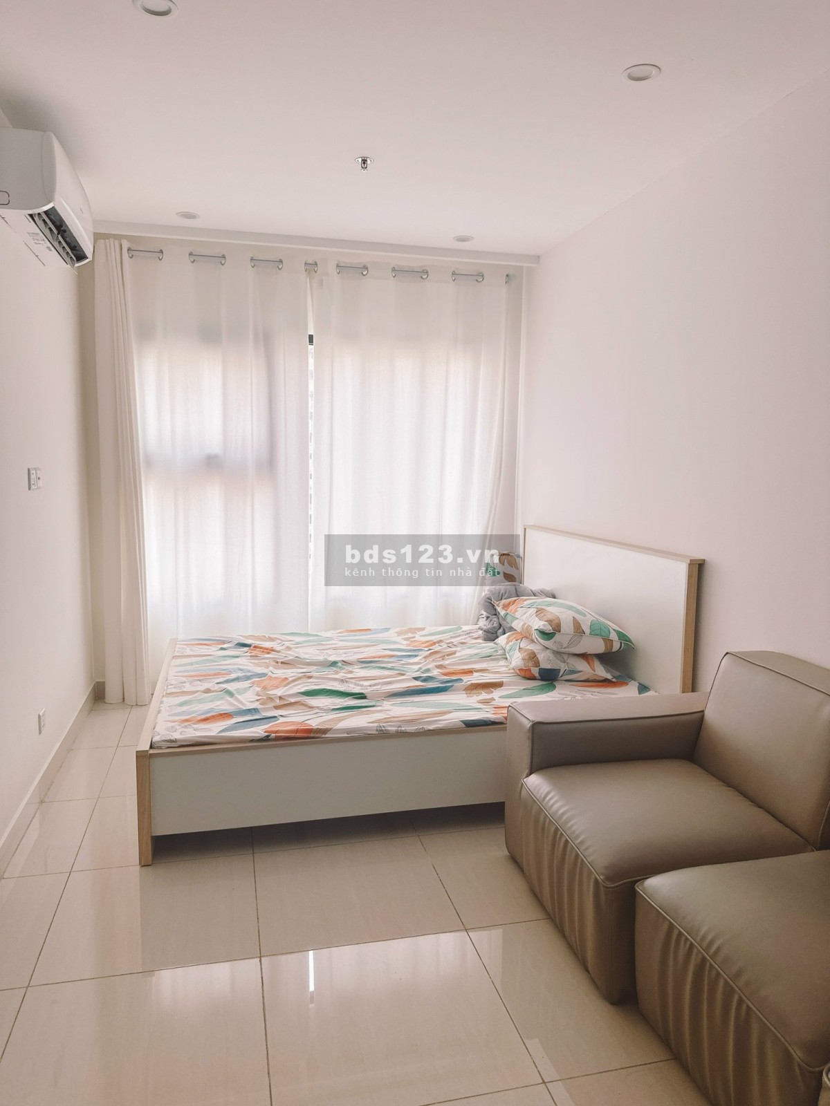 Cần tiền bán gấp Studio S3 Đông Nam view bể bơi 1.9 tỷ TV Vinhomes Smart City