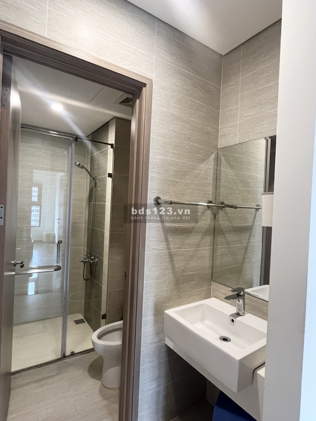 Bán nhanh 2PN1WC full đồ 55m I5 sát nhà gửi xe 3.580 tỷ TV Vinhomes Smart City