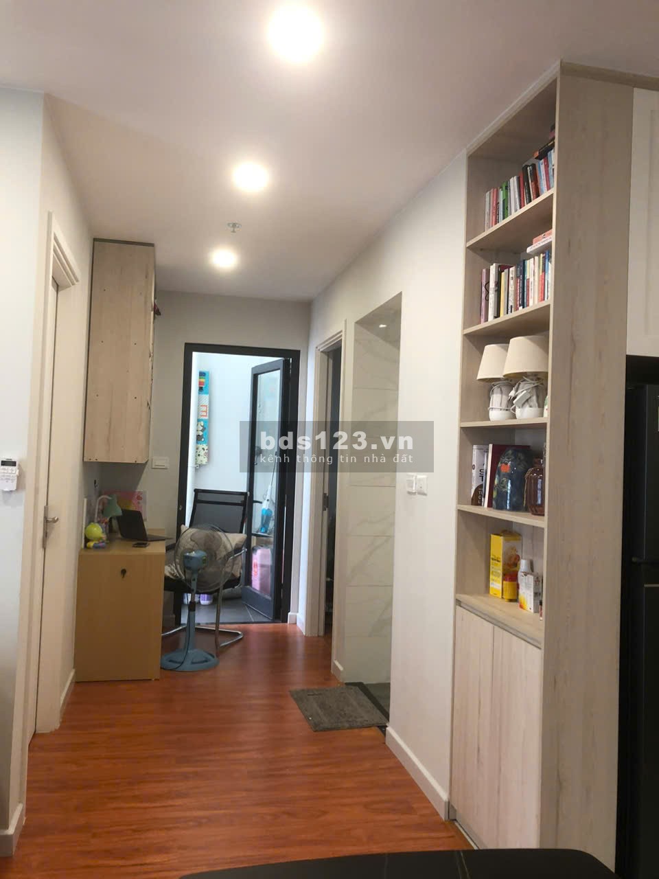 Bán nhanh 2PN1WC full đồ 55m I5 sát nhà gửi xe 3.580 tỷ TV Vinhomes Smart City
