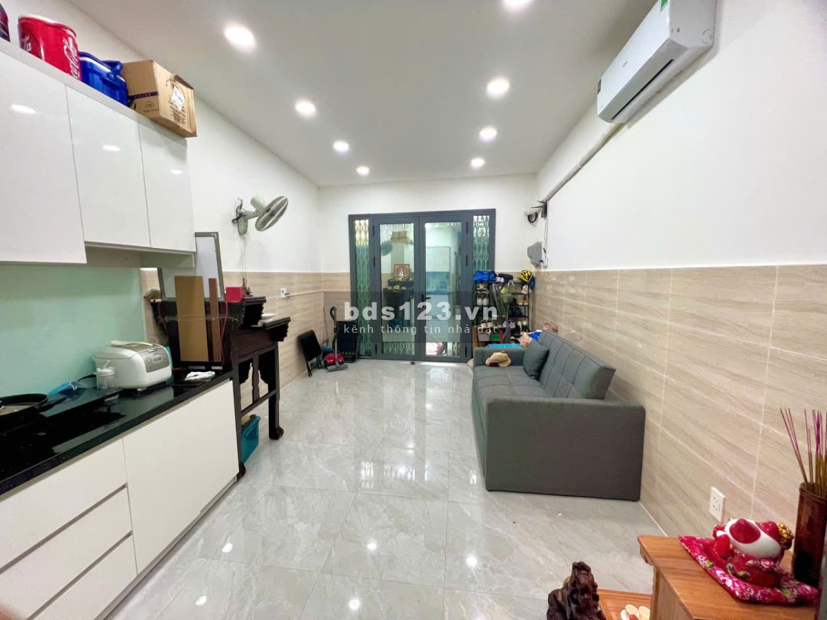 Cho thuê nhà nguyên căn ,417/..... An Dương Vương, diện tích 3,4 x 9m, 1 trệt, 1 lầu, 2PN, 1WC