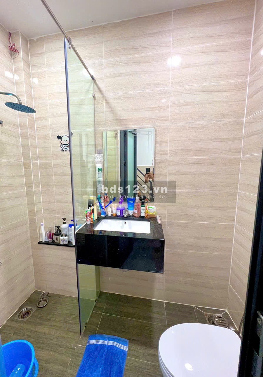 Cho thuê nhà nguyên căn ,417/..... An Dương Vương, diện tích 3,4 x 9m, 1 trệt, 1 lầu, 2PN, 1WC
