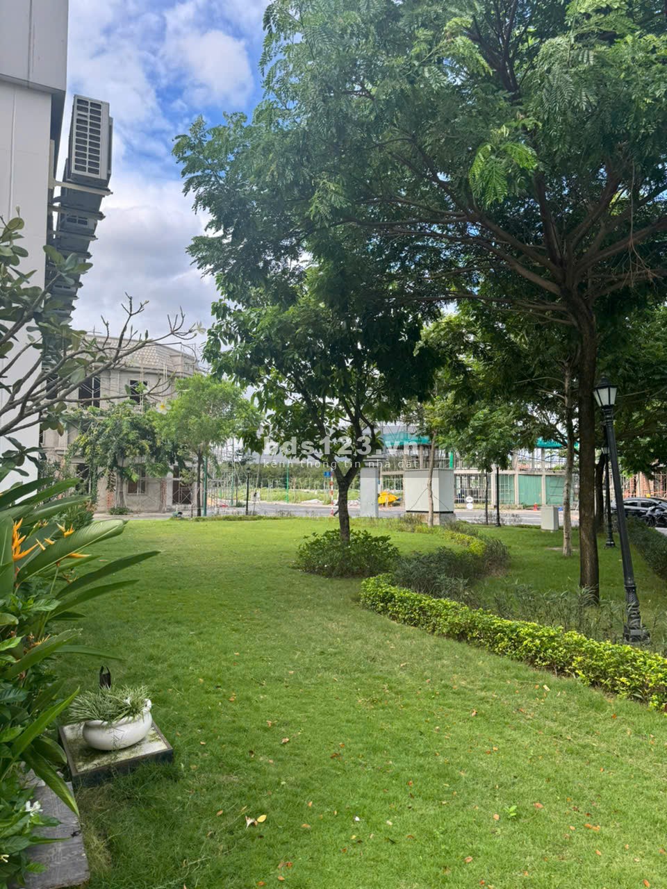 Chuyển về Sài Gòn sống nên bán gấp căn nhà ngay KCN Mỹ Phước, Bình Dương, 5x16, Giá: 2.4 tỷ (TL)