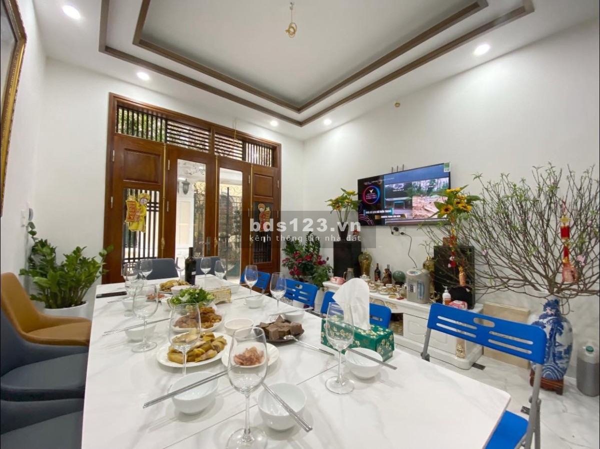 Chính chủ cần bán nhà siêu đẹp mới, full nội thất tại Nguyễn Chính, Tân Mai giá chưa đến 6 tỷ