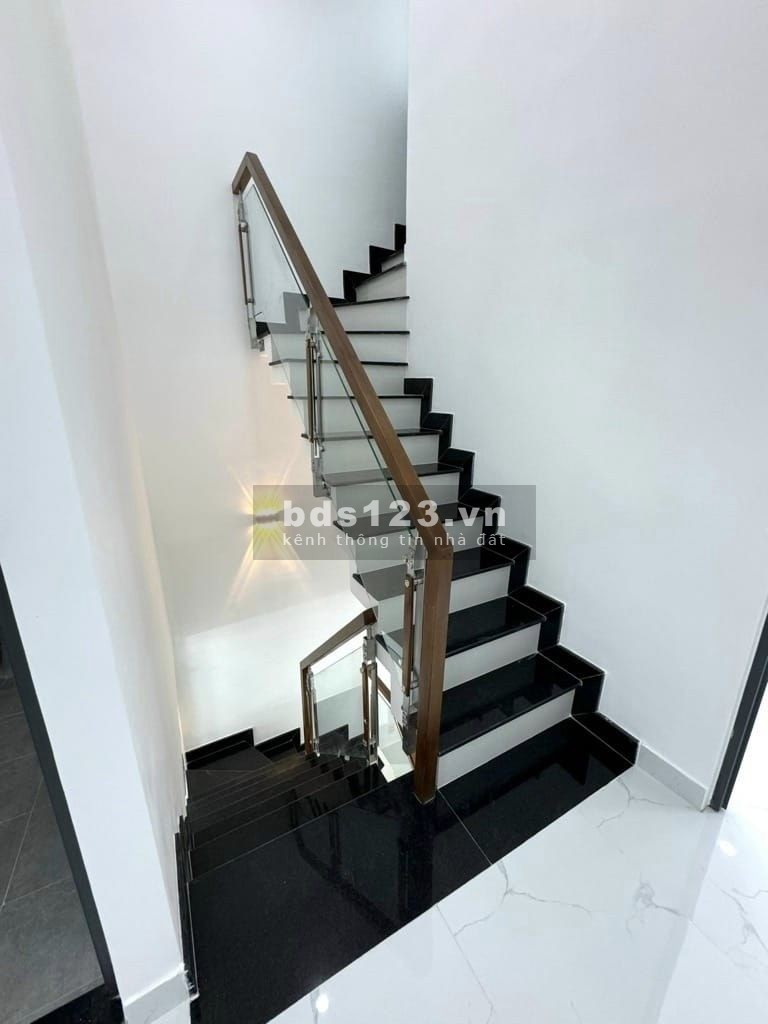 NHÀ ĐÚC 3 TẤM MỚI TINH - HẺM ĐẸP THÔNG - SỔ NỞ HẬU HOÀN CÔNG ĐỦ