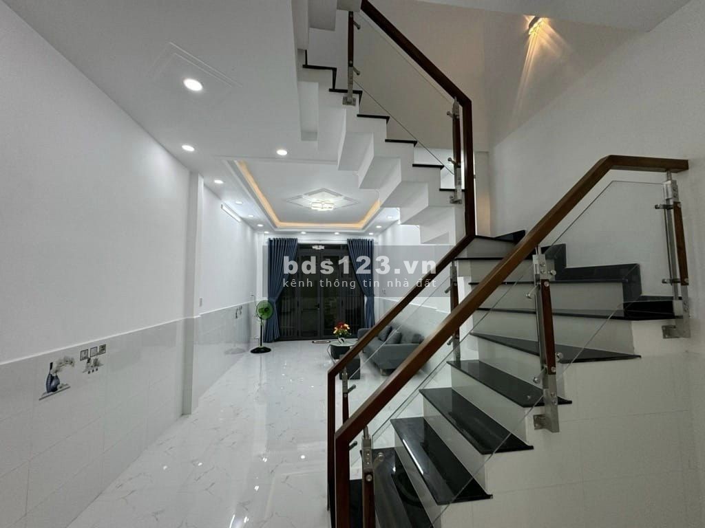 NHÀ ĐÚC 3 TẤM MỚI TINH - HẺM ĐẸP THÔNG - SỔ NỞ HẬU HOÀN CÔNG ĐỦ