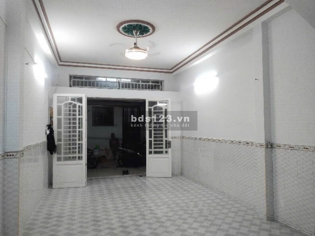 NHÀ 2 TẤM ĐÚC BTCT - HẺM XE HƠI - KO LỘ GIỚI