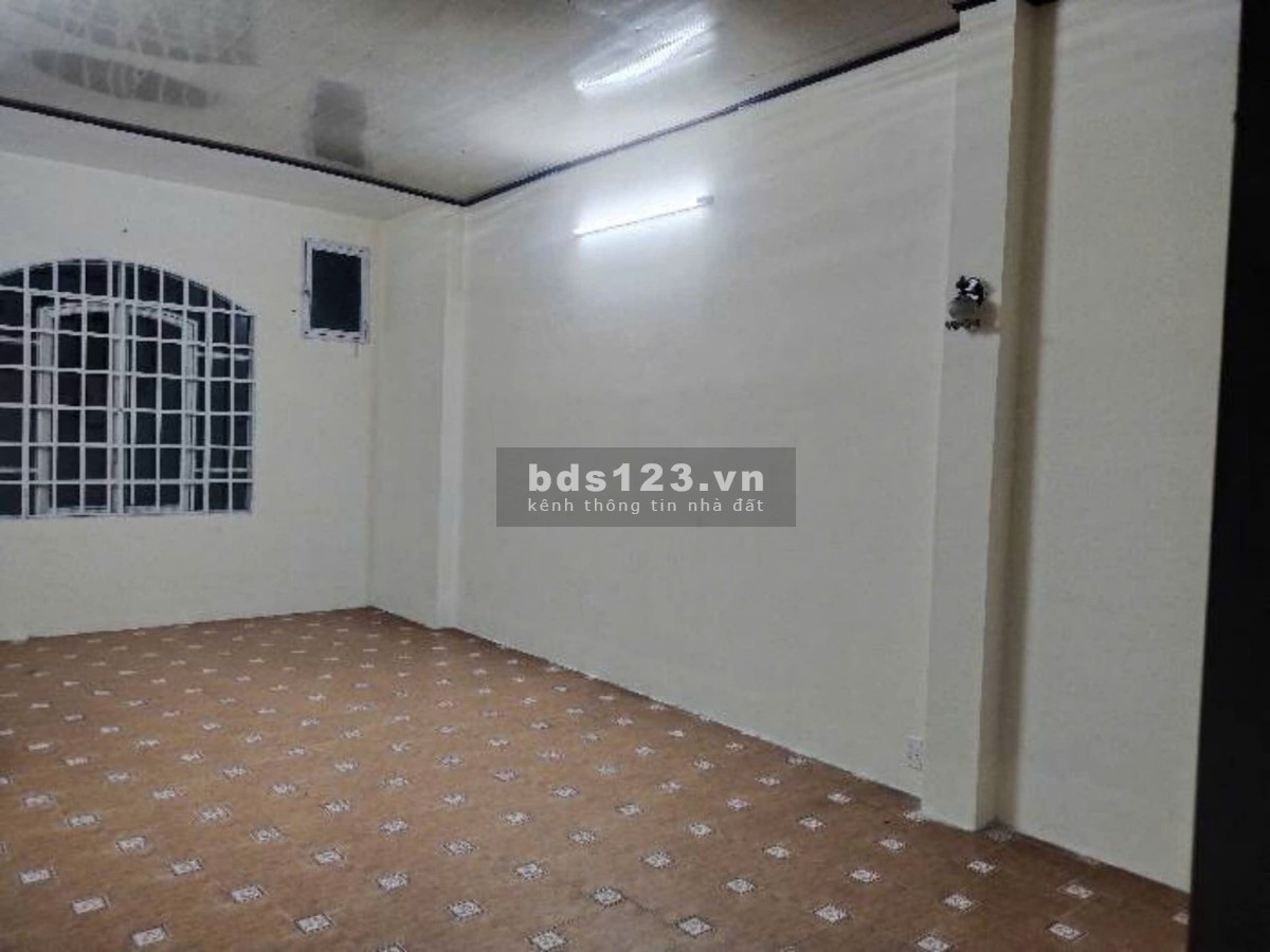 NHÀ 2 TẤM ĐÚC BTCT - HẺM XE HƠI - KO LỘ GIỚI