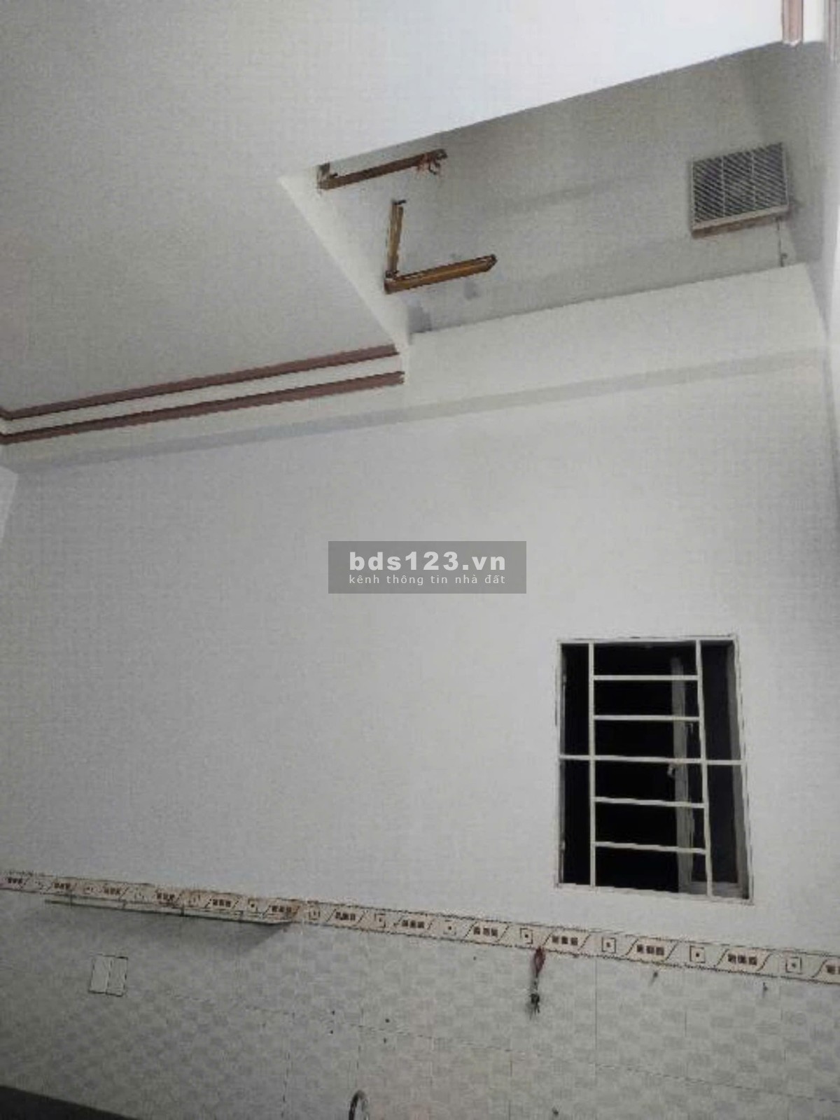 NHÀ 2 TẤM ĐÚC BTCT - HẺM XE HƠI - KO LỘ GIỚI