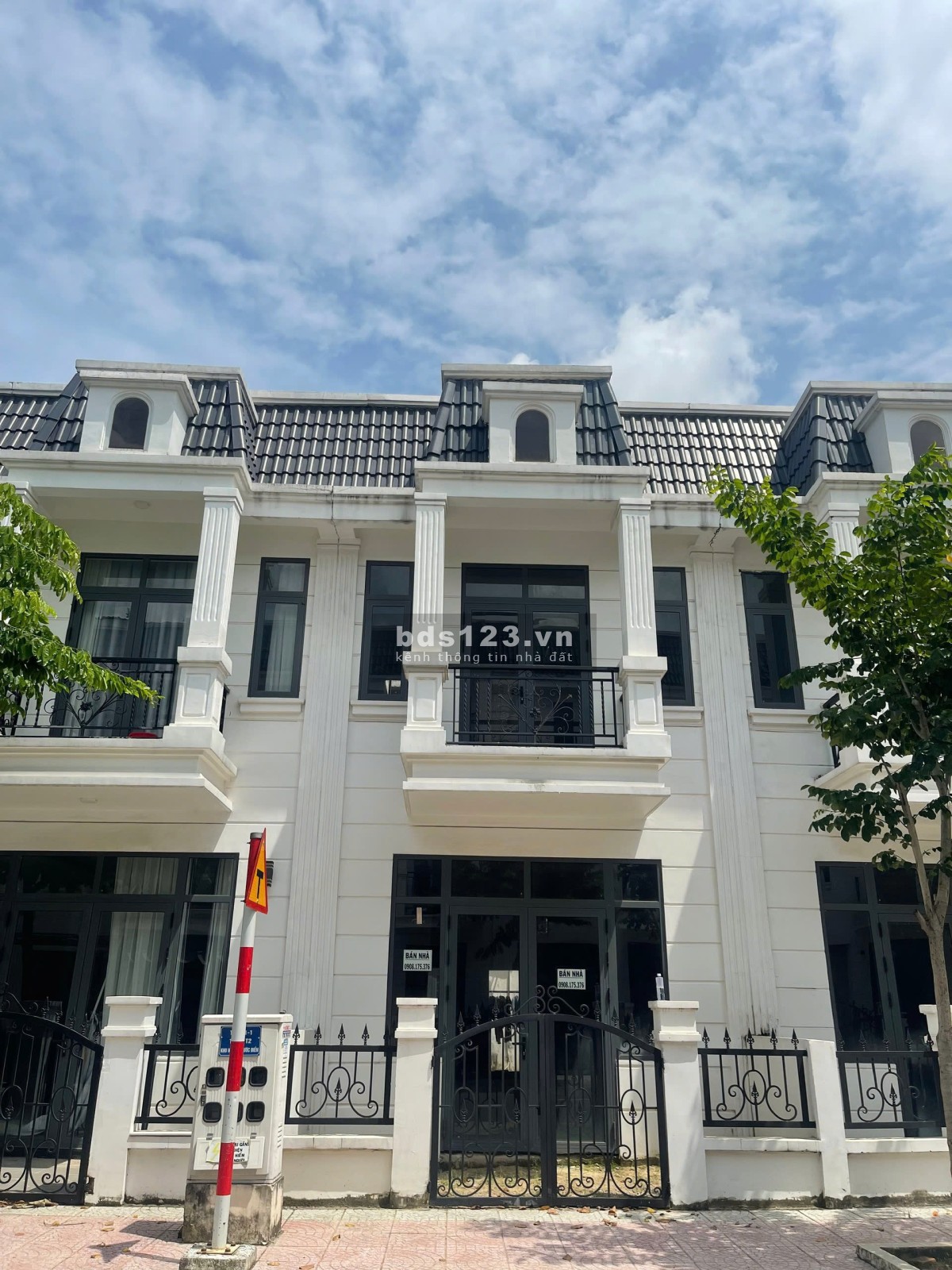 2 Tỷ 4 Nhà Phố Liền Kề FUll Dân - Tặng Gói Nội Thất 50 triệu