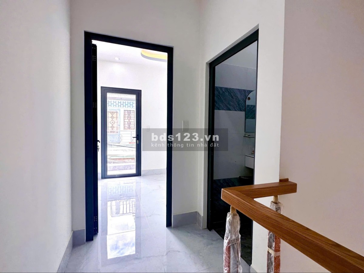 NHÀ ĐẸP ĐỊA CHỈ TÀI LỘC HẺM Ô TÔ 1 TRỤC NGAY CẠNH TÊN LỬA BÌNH TÂN.