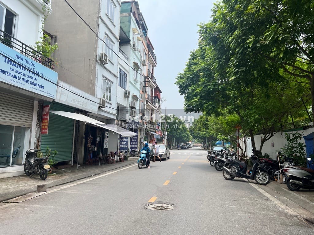 Cần tiền bán gấp nhà Bồ Đề Ái Mộ Mặt ngõ như phố