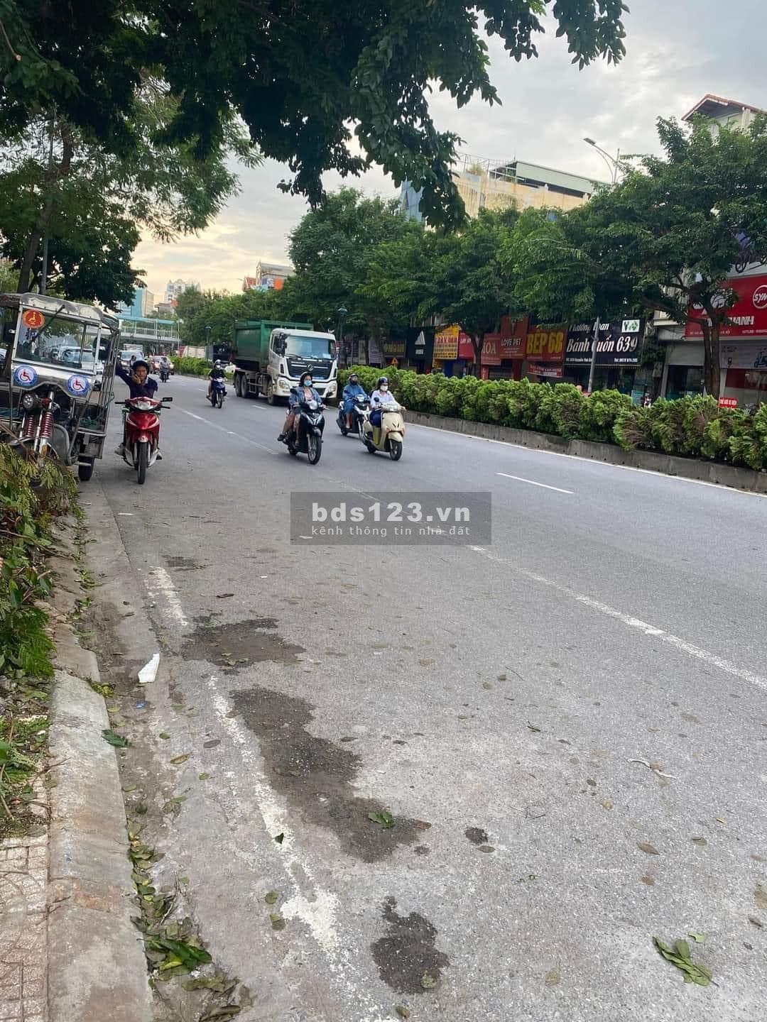 Nhà khu chia lô cán Bộ Trung tâm phố Nguyễn Văn Cừ 54m2