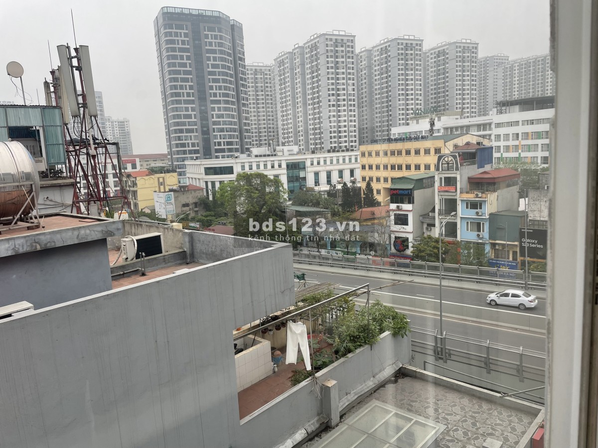 Cho thuê căn góc cc mặt đường Minh Khai, HBT, HN