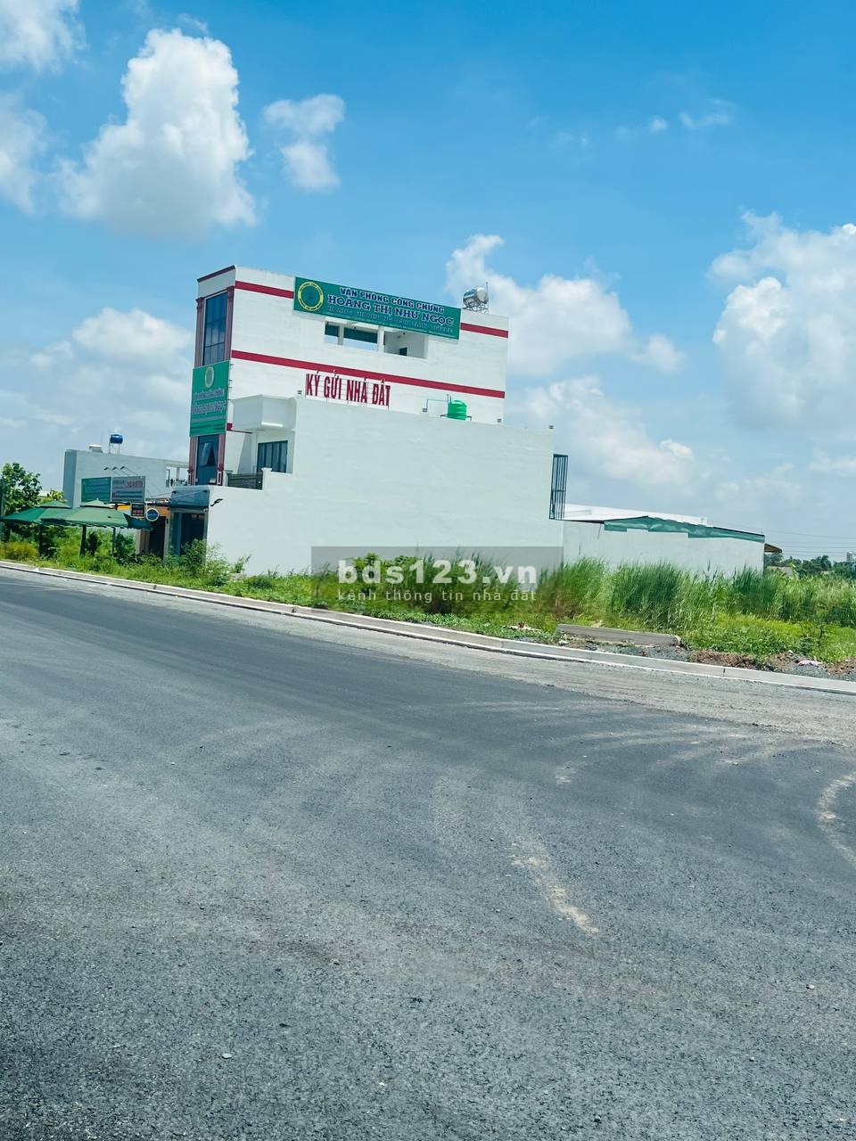 Cần bán đất có sổ hồng riêng, 100m2 nằm ngay khu trung tâm đô thị Thị trấn Thủ Thừa, Đất ODT.