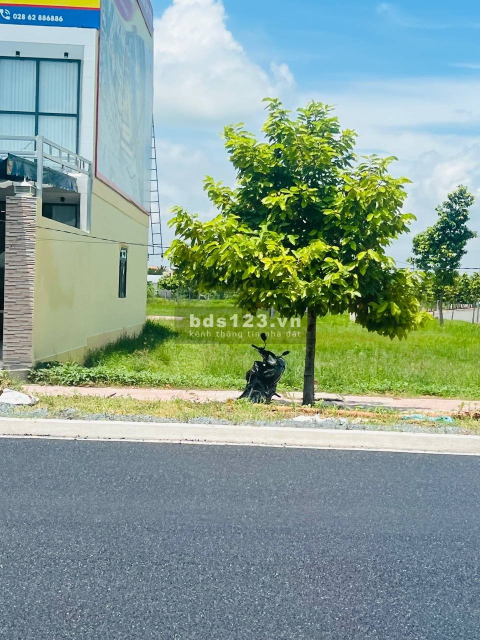 Cần bán đất có sổ hồng riêng, 100m2 nằm ngay khu trung tâm đô thị Thị trấn Thủ Thừa, Đất ODT.