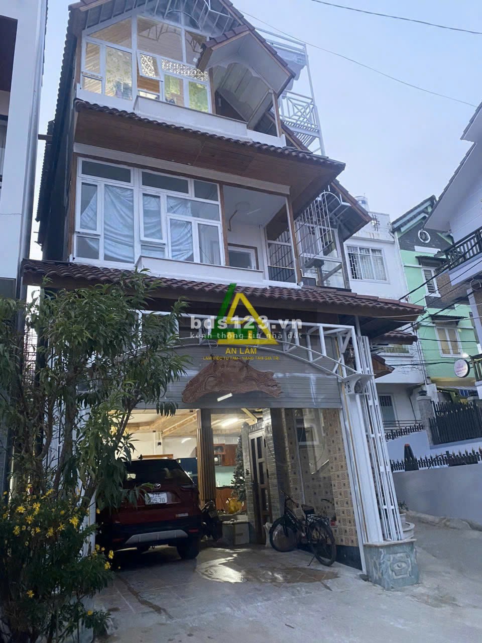 Nhà đẹp cần bán gấp. DT: 58m2. SRXD. Vị trí: hẻm An Dương Vương, p2, Đà Lat, 2 mặt tiền