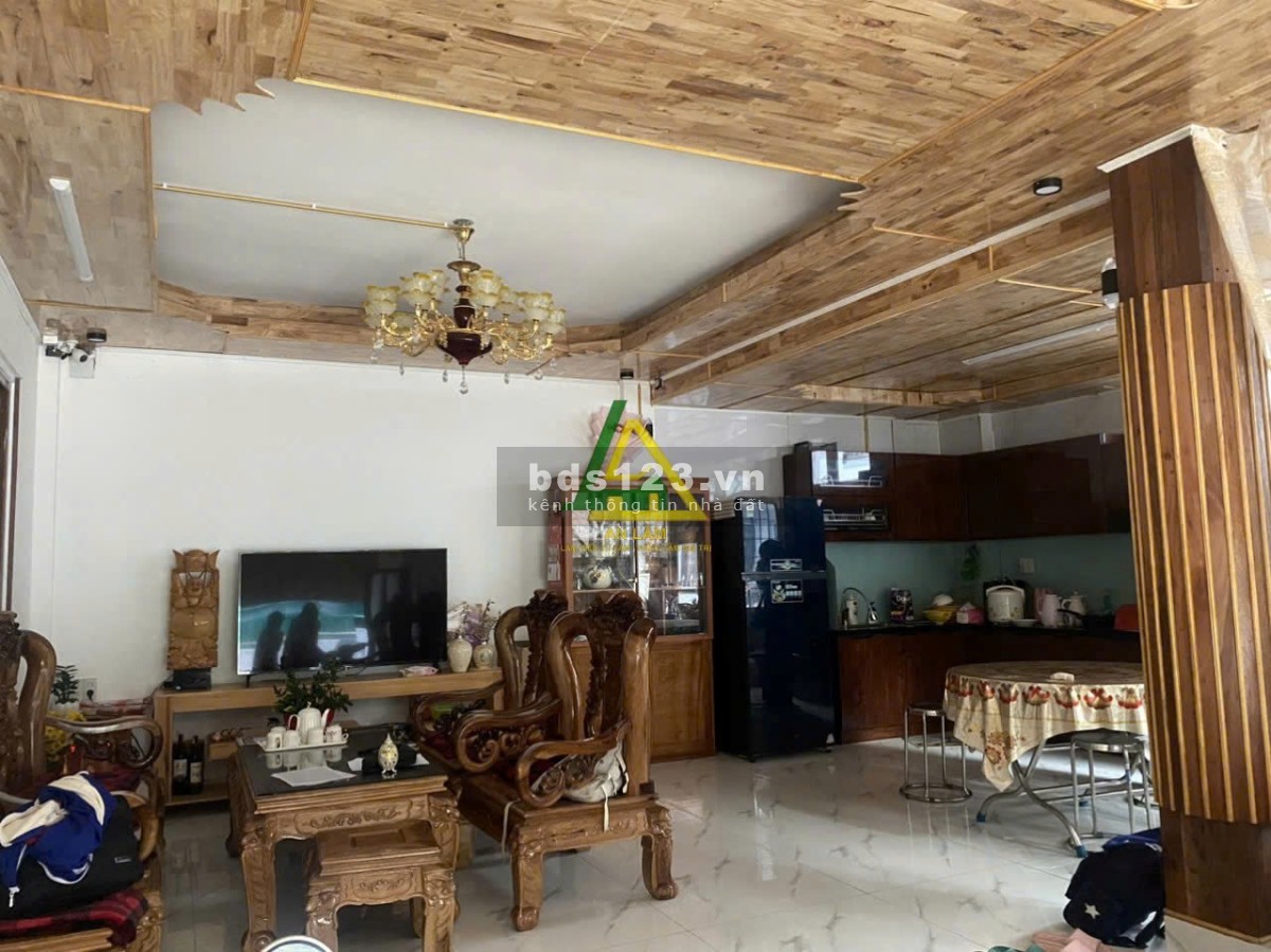 Nhà đẹp cần bán gấp. DT: 58m2. SRXD. Vị trí: hẻm An Dương Vương, p2, Đà Lat, 2 mặt tiền