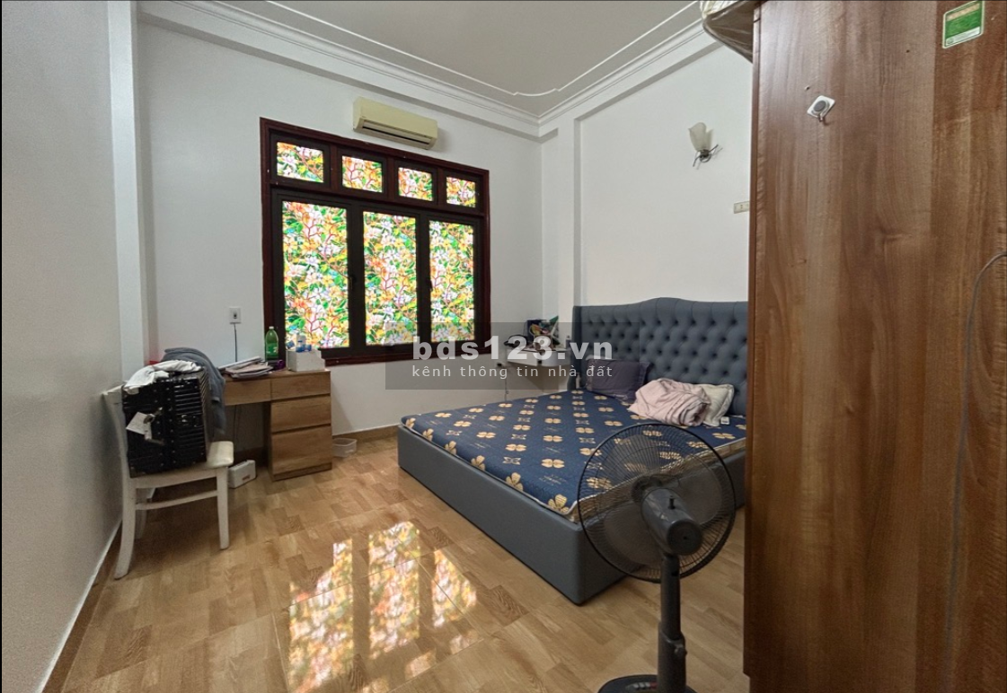 Nhà đẹp view Sông Hồng, phố Bắc Cầu 42m2 giá nhỉnh 6 tỷ.