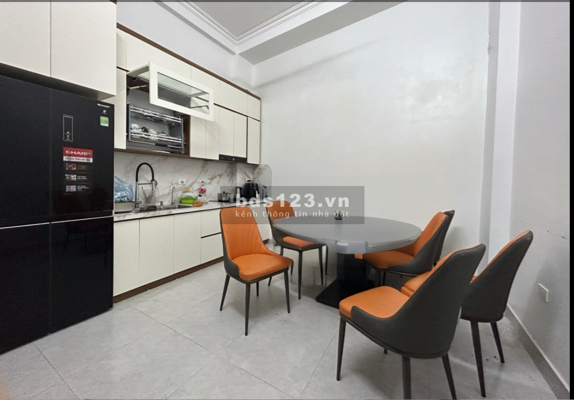 Bán nhà 5 tầng tặng nội thất, phố Hoa Lâm 36m2 giá nhỉnh 5 tỷ.