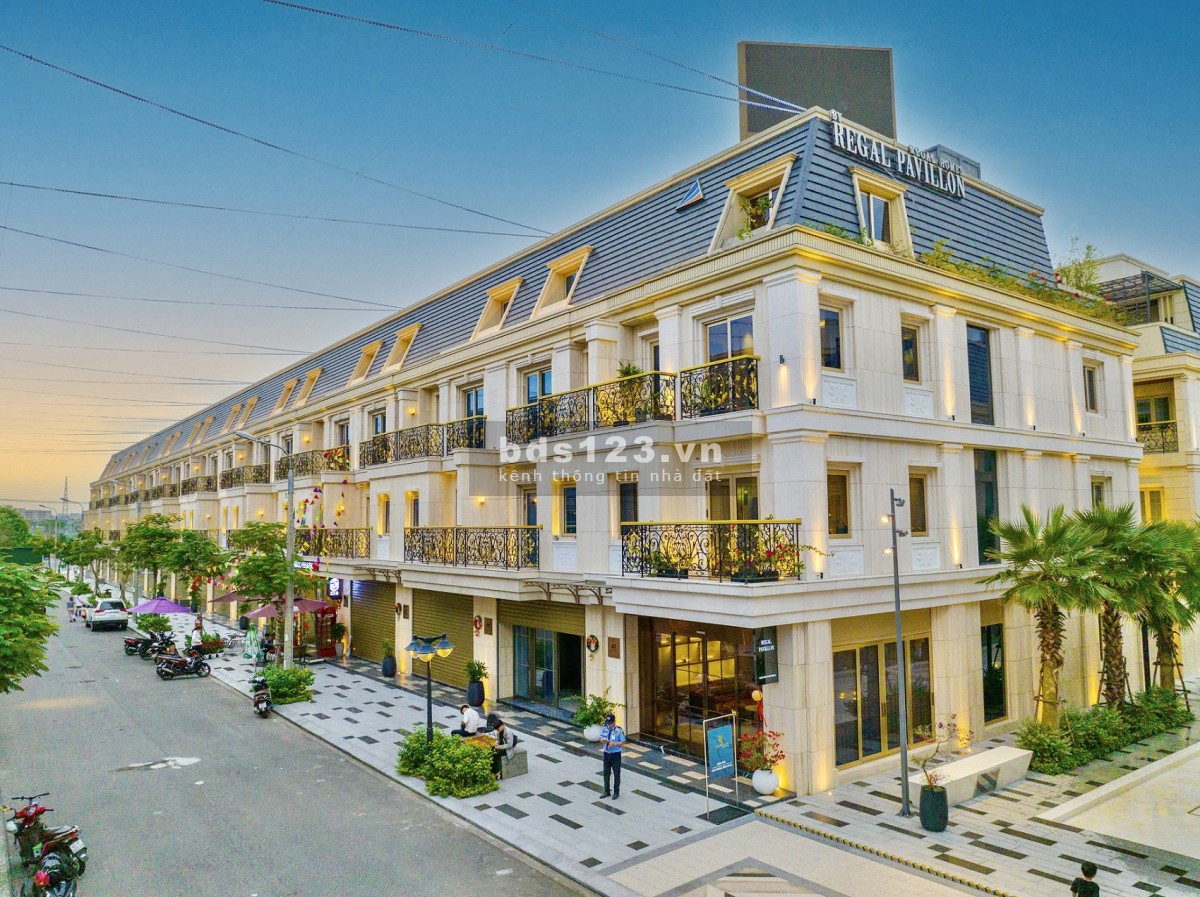 Sập hầm căn góc Shophouse Regal Pavillon sẵn sổ giá giảm 20%, vận hành cho thuê hơn 500tr mỗi năm