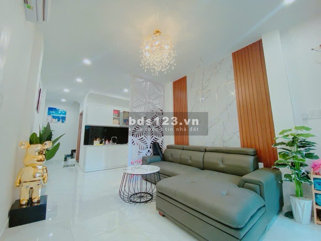 HÀNG HIẾM ! 1/Đ. Hoàng Văn Thụ, Phú Nhuận; nhà có sân thượng, 6,4 tỷ, SHR