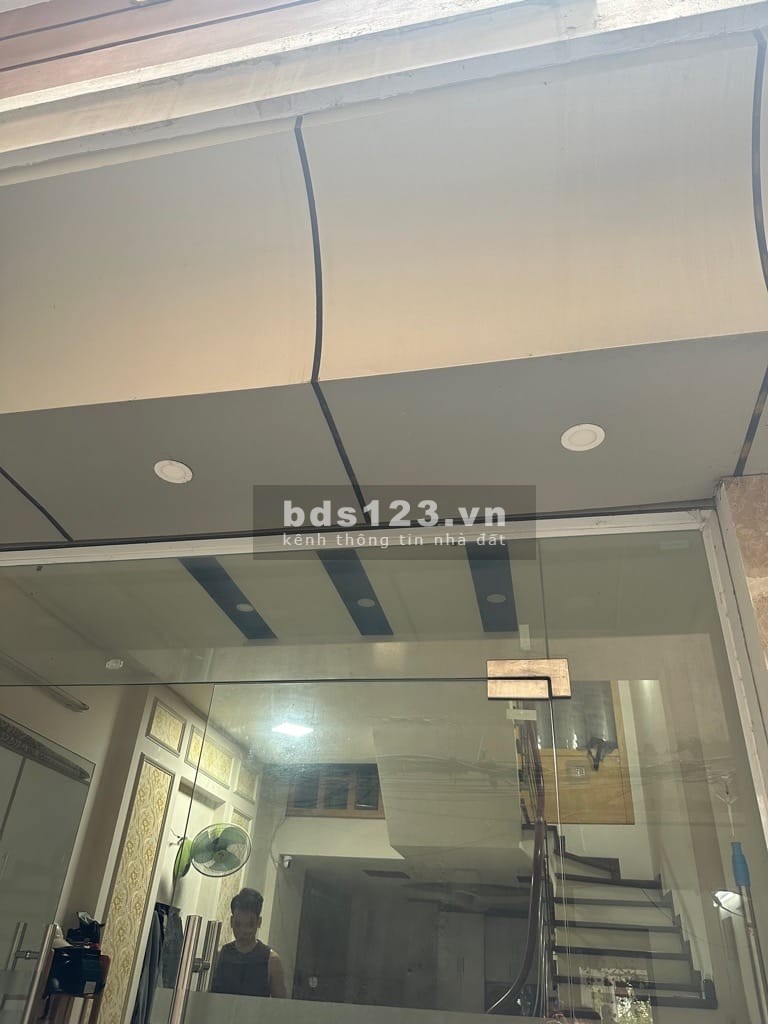 NHÀ ĐẸP- 5 TẦNG 5 NGỦ - 3 BƯỚC RA PHỐ, 3 BƯỚC RA OTO - NGÕ RỘNG - NỞ HẬU - HÀNG XÓM ROYAL CITY