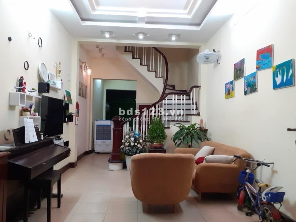 Ô TÔ ĐỖ CỬA - NHÀ KHUNG CỘT - GẦN PHỐ CẦU GIẤY - KINH DOANH SẦM UẤT