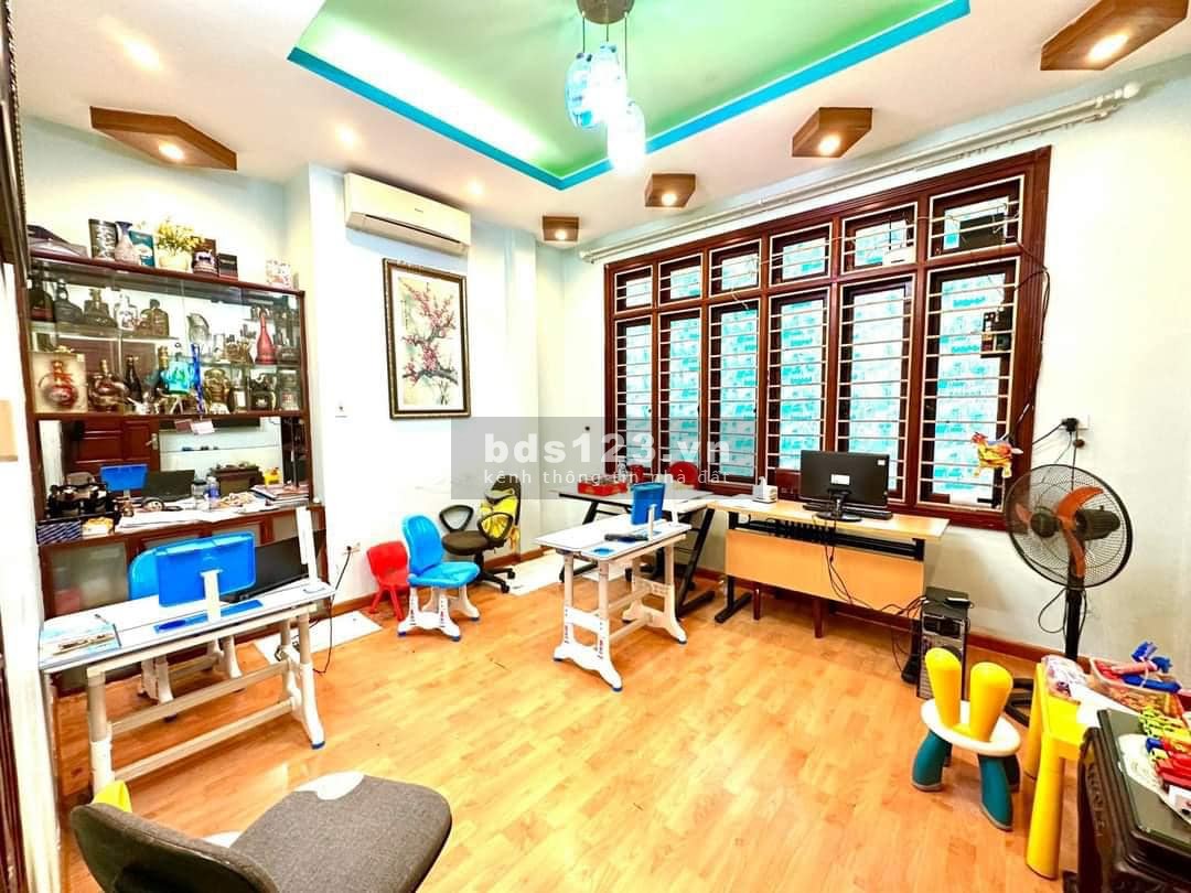Ô TÔ 5 TẠ ĐỖ CỬA - 50 M RA PHỐ - TIỆN ÍCH DỊCH VỤ SẦM UẤT