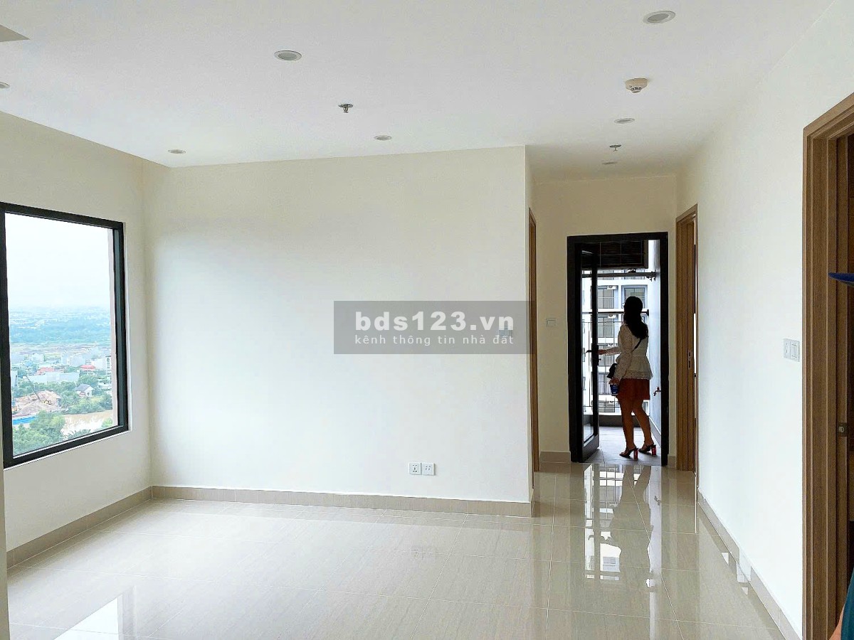 Bán gấp Căn Hộ 2PN + 69m2, Đông Nam, view Sông đẹp, chỉ 2.8 tỷ, đã có sổ Vinhomes Grand Park quận 9