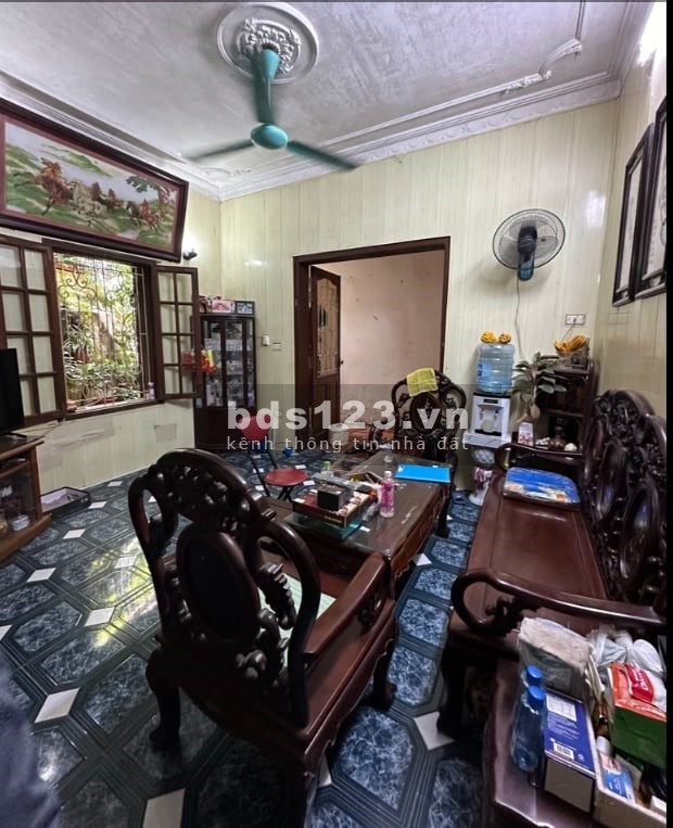 BỎNG TAY!Nhà riêng chính chủ Đê La Thành - Ba Đình, diện tích khủng 70m2 với tay chưa tới 8 tỷ
