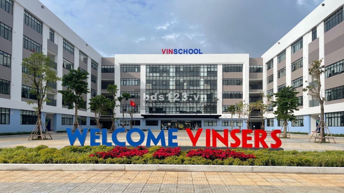Bán gấp Căn Hộ 2PN + 69m2, Đông Nam, view Sông đẹp, chỉ 2.8 tỷ, đã có sổ Vinhomes Grand Park quận 9