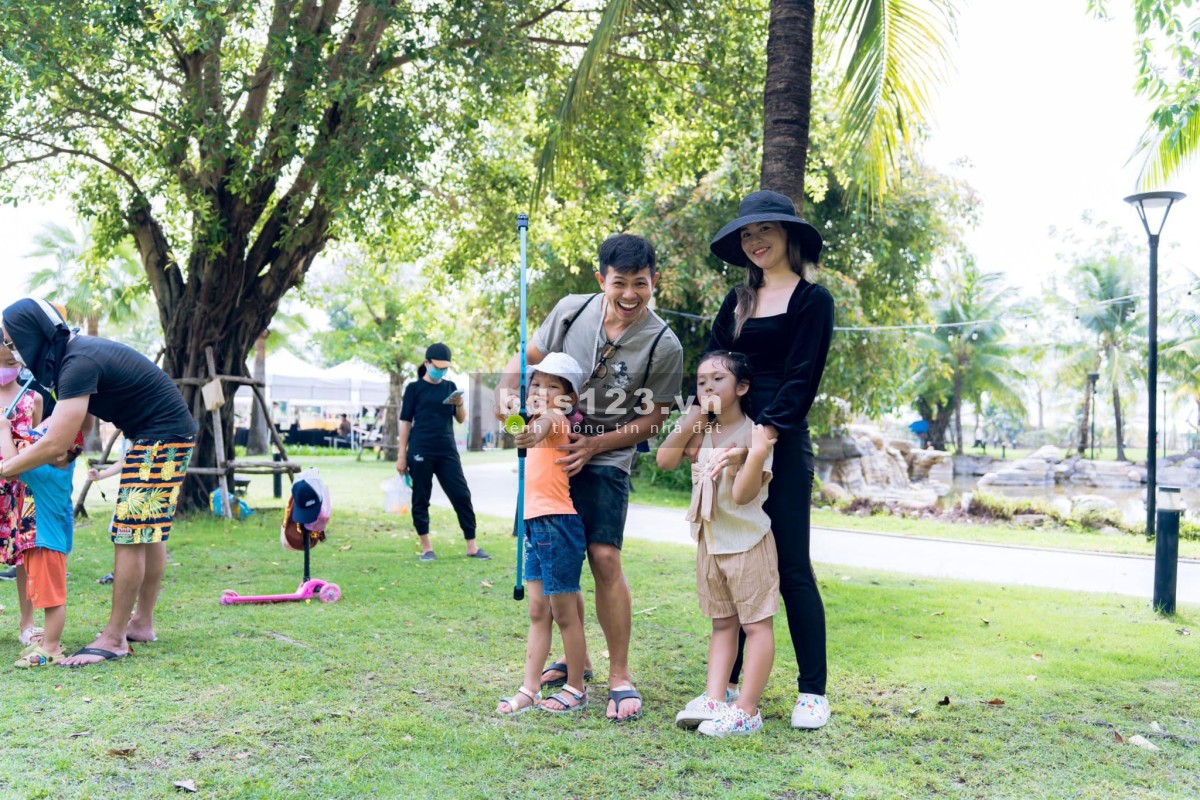 Bán gấp Căn Hộ 2PN + 69m2, Đông Nam, view Sông đẹp, chỉ 2.8 tỷ, đã có sổ Vinhomes Grand Park quận 9
