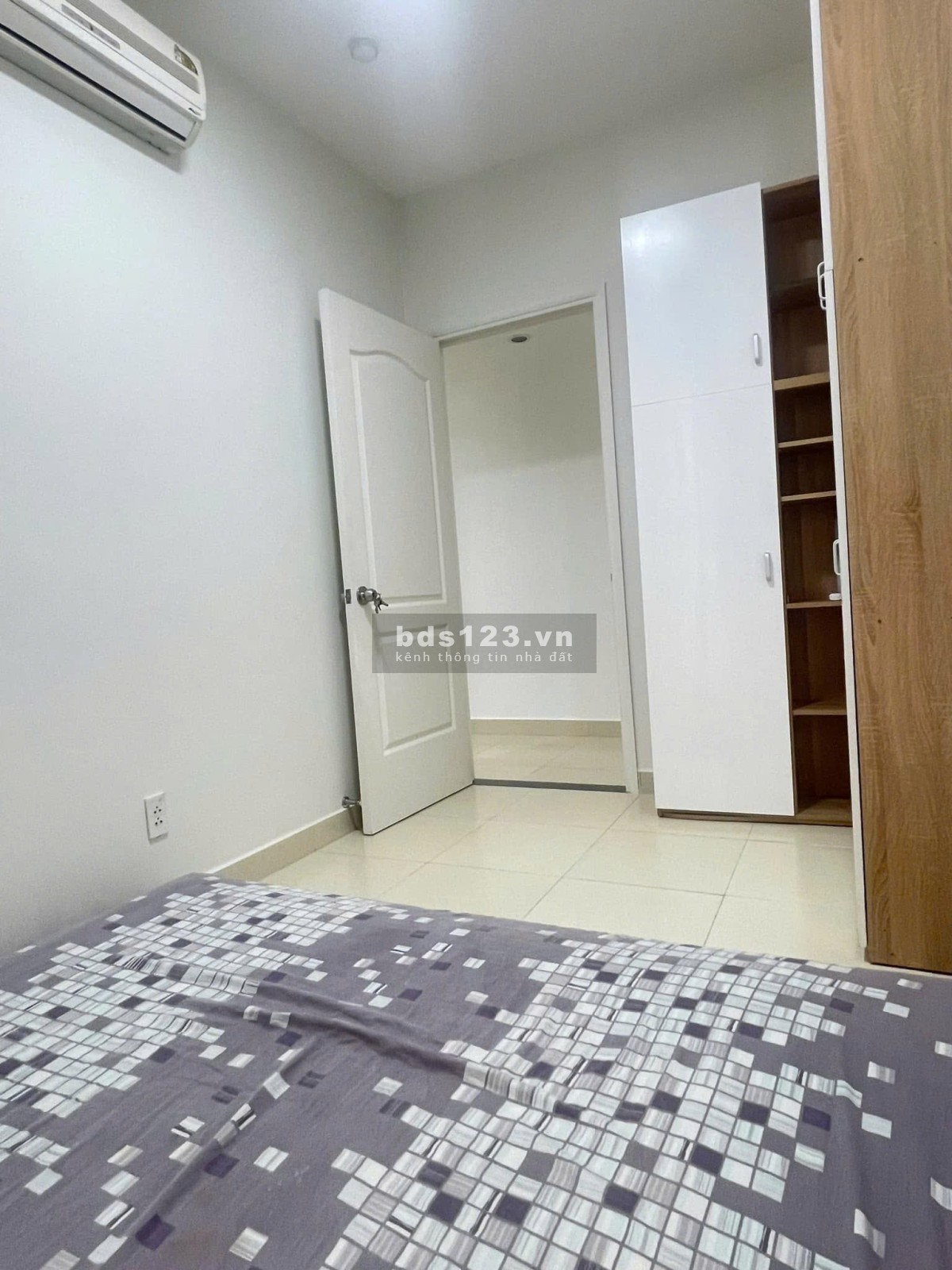 Chung cư Hoa Sen, Lạc Long Quân, Q11: 105m2, 3p ngủ, 2wc, Nội thất, 15tr