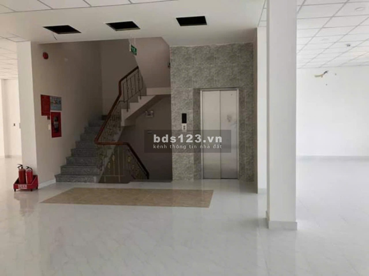 Cho thuê TẦNG 3 Lối đi riêng 240m2 đường Hồ Văn Long Quận Bình Tân