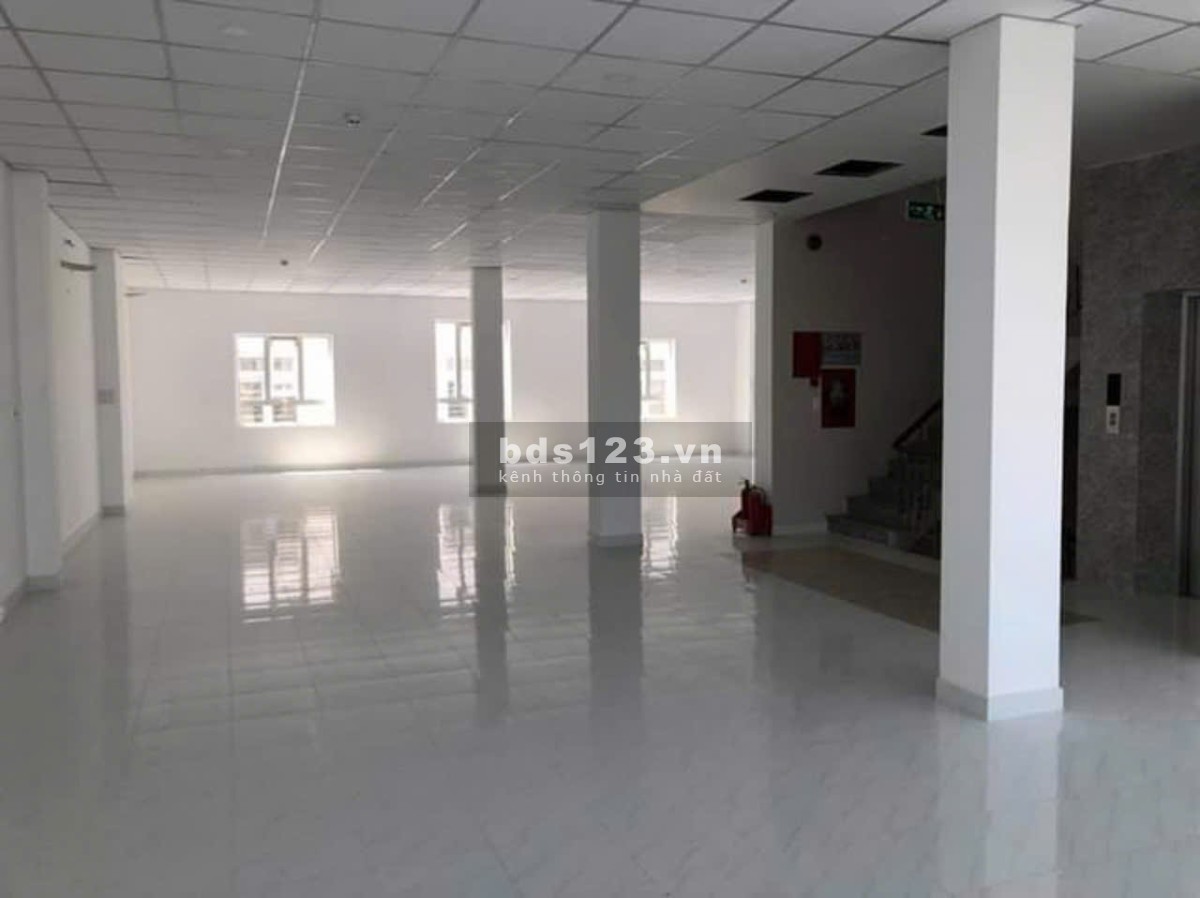 Cho thuê TẦNG 3 Lối đi riêng 240m2 đường Hồ Văn Long Quận Bình Tân