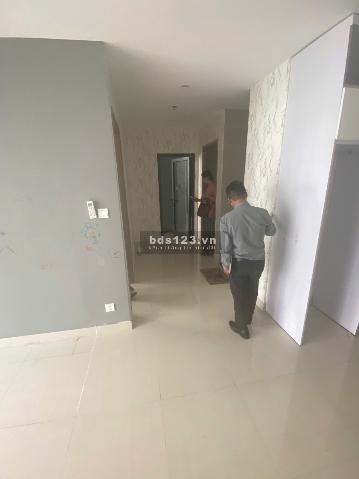 Bán gấp Căn Hộ 2PN, view Nội Khu, giá chỉ 2.2 tỷ, đã có sổ Vinhomes Grand Park quận 9