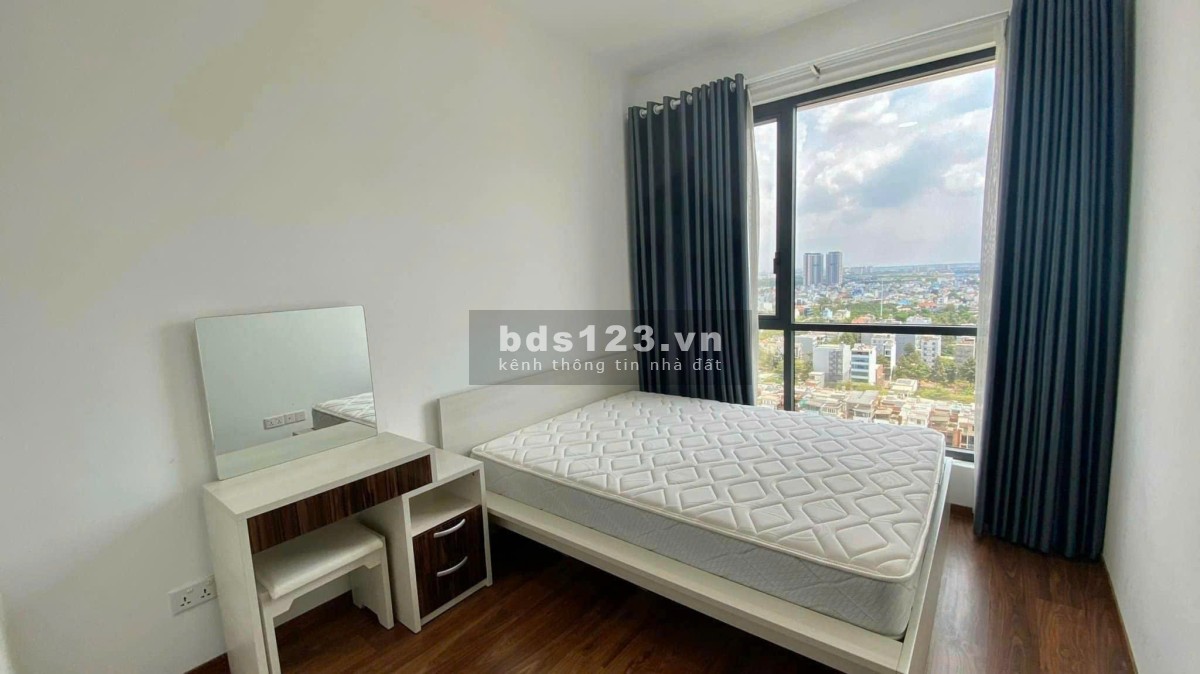 Cho thuê căn 2 phòng ngủ tầng cao One Verandah 18tr/tháng bao phí nhà trống ở ngay