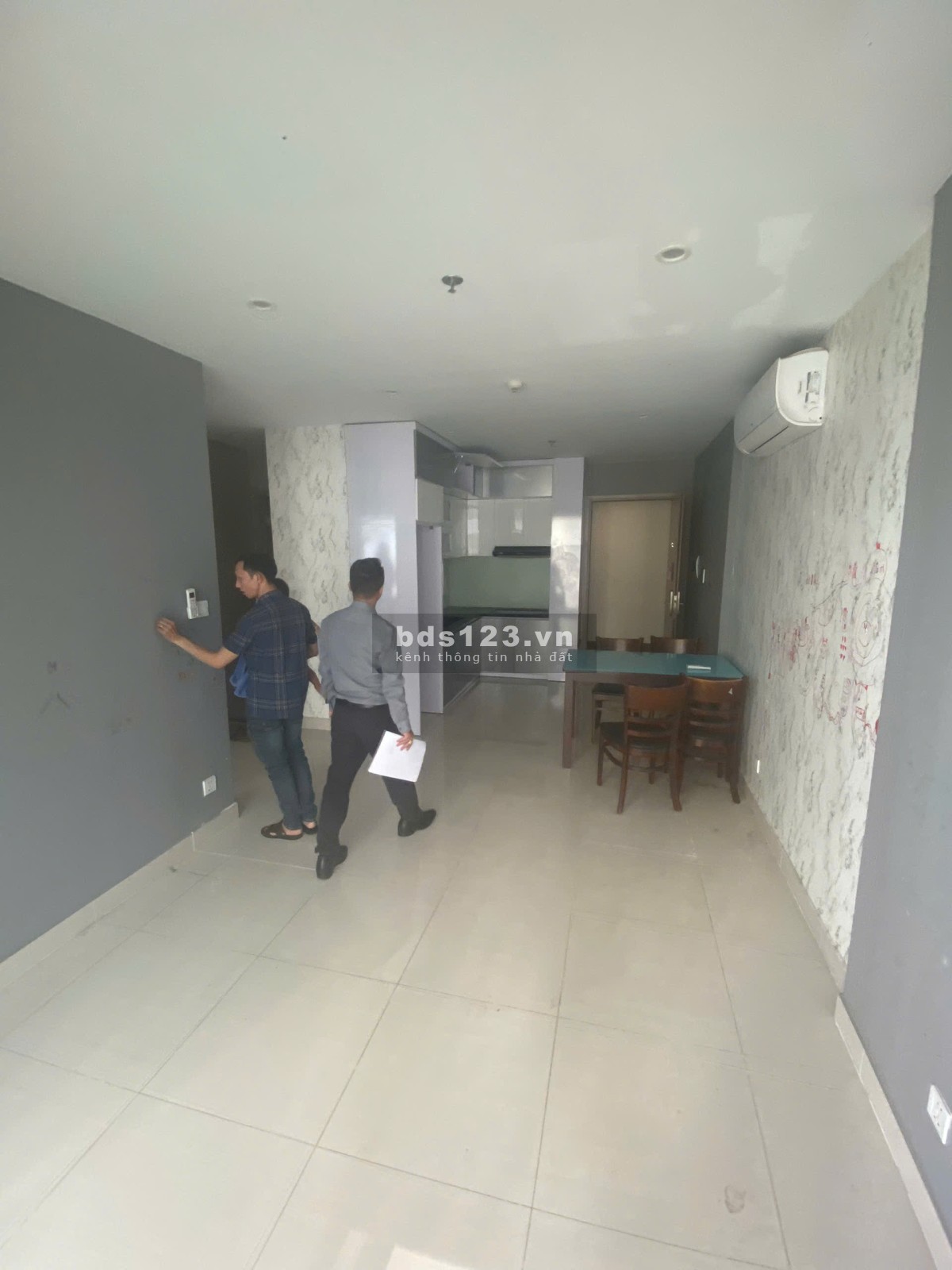 Bán gấp Căn Hộ 2PN, view Nội Khu, giá chỉ 2.2 tỷ, đã có sổ Vinhomes Grand Park quận 9