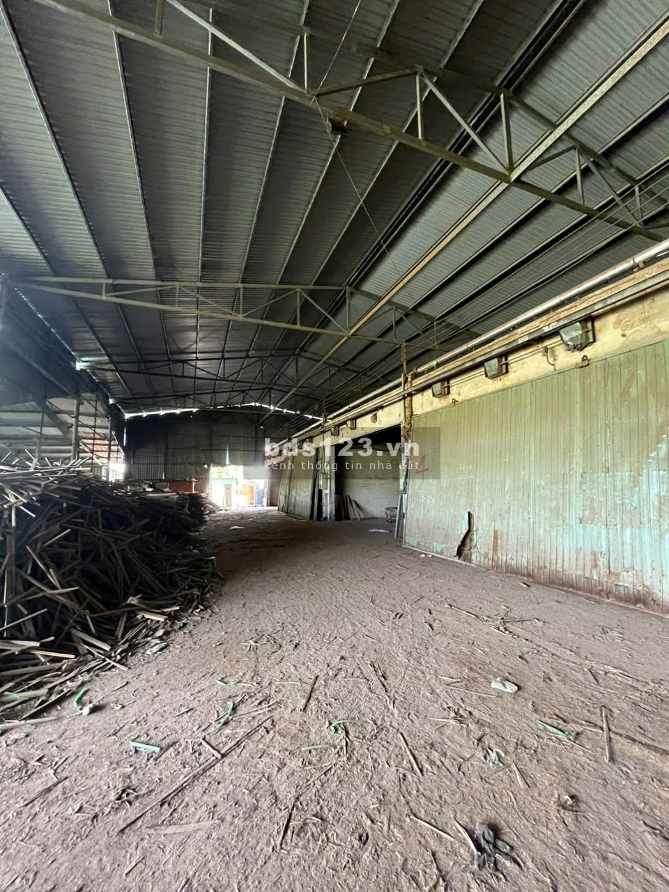 Cho thuê kho xưởng 1000m2 gần Hoàng Hữu Nam, Long Thạnh Mỹ, Quận 9