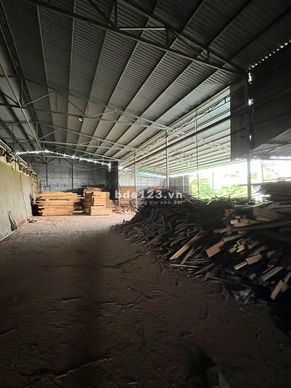 Cho thuê kho xưởng 1000m2 gần Hoàng Hữu Nam, Long Thạnh Mỹ, Quận 9