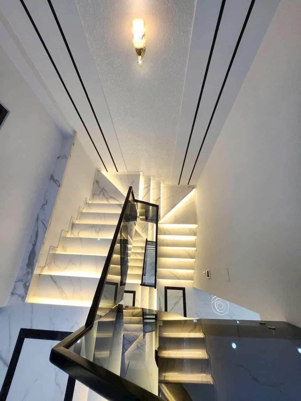 Bán nhà HXH Thăng Long, phường 4 Tân Bình; (6*12); 4 tầng, thang máy