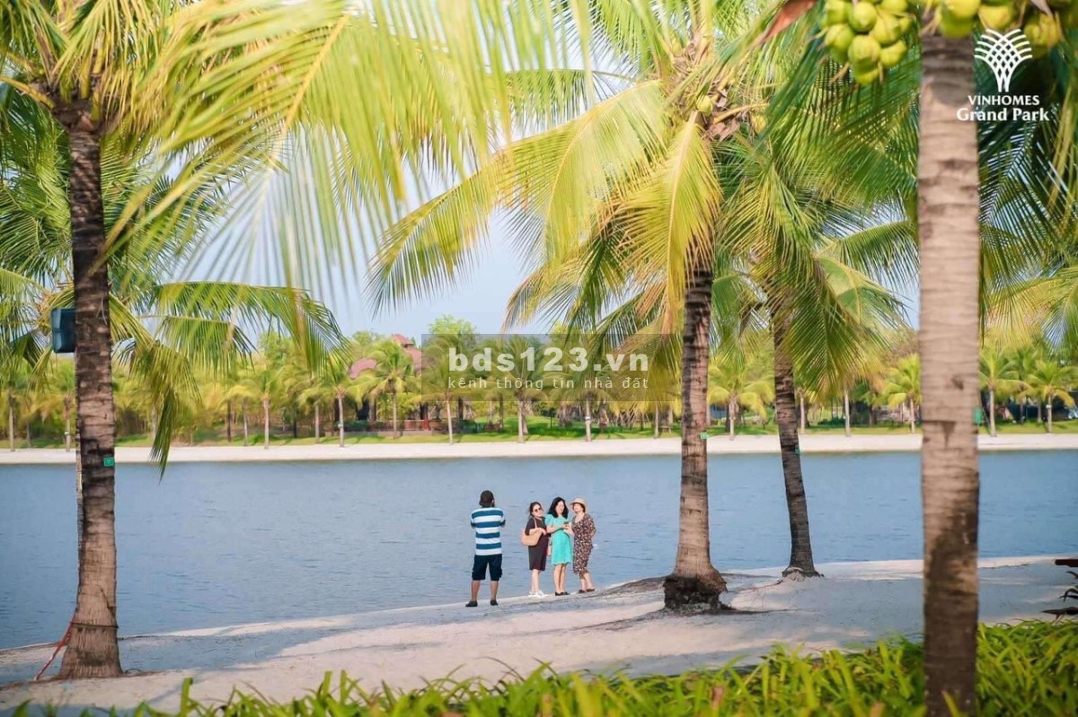 Bán gấp Căn Hộ 2PN, view Nội Khu, giá chỉ 2.2 tỷ, đã có sổ Vinhomes Grand Park quận 9