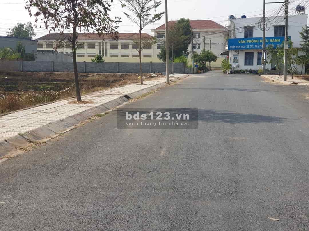 Gia đình cần bán gấp lô đất mặt tiền Tỉnh Lộ 10, Bình Chánh