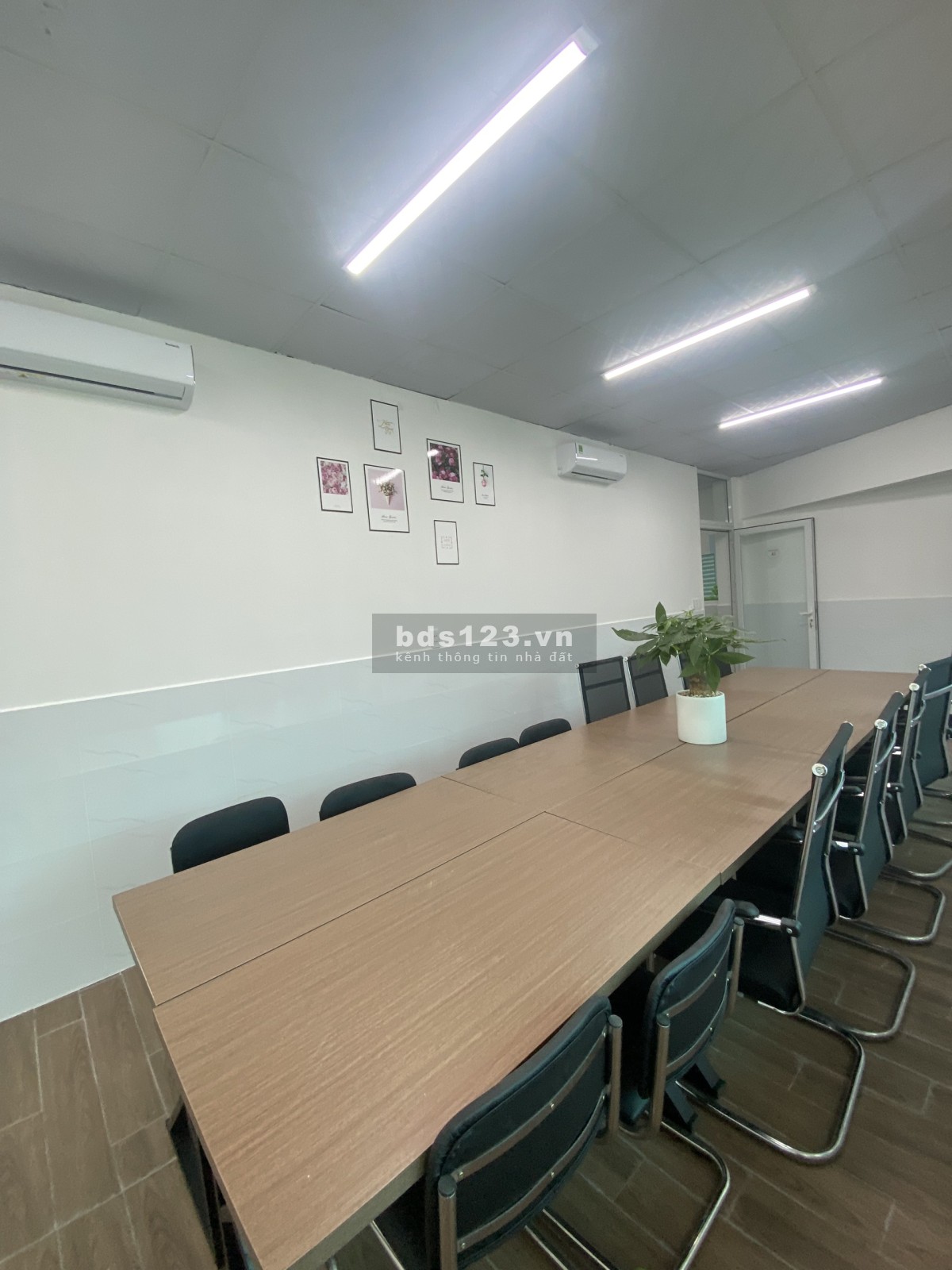 Văn phòng mới có sẵn nội thất với nhiều ưu đãi trong tháng 9.Giảm đến 60%. Lh 0765.290.897 ms. Nhung